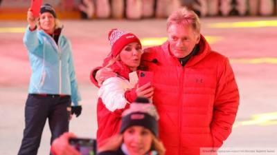Фанаты назвали Пескова "классным папой" после катания с дочерью на коньках