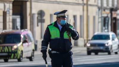 В Пушкине мигрант сбежал от полиции после столкновения с патрульным авто