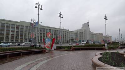 Колонна спецтехники движется по проспекту Независимости в Минске