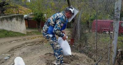 Саперы проводят работы по обезвреживанию мин и снарядов в Степанакерте и у села Мхитарашен