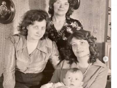 Глеб Никитин показал архивные фото свои своей семьи