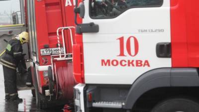 В центре Москвы на Котельнической набережной сгорела иномарка