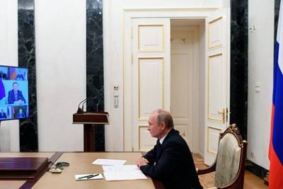 Путин сделал замечание чиновникам из-за шапок