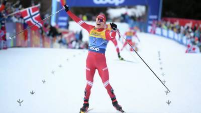 Большунов выиграл серебро в гонке преследования на этапе КМ по лыжным гонкам