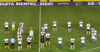 До слез: аргентинские клубы устроили трогательный перфоманс в честь Марадоны (видео)