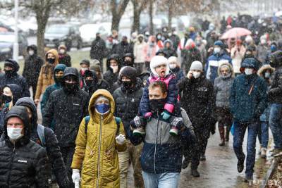 На очередной воскресной акции протеста в Беларуси задержали больше 100 человек