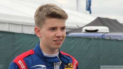 Россиянин Шварцман стал победителем второй гонки "Формулы-2" в Бахрейне