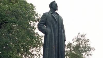 Необходимо ли вернуть памятник Дзержинскому на Лубянку?