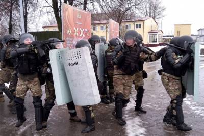 Сотрудники спецназа «Росич» провели учебный штурм здания