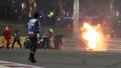 Гонка «Формулы-1» в Бахрейне была остановлена после серьёзной аварии с участием Грожана и Квята