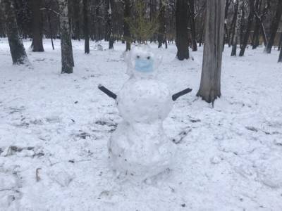 Снеговики заполонили улицы Нижнего Новгорода