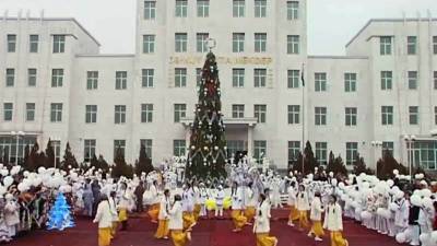Школам Ашхабада запретили проводить новогодние празднования для детей