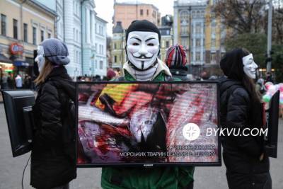 В центрі Києва активісти за веганство показали, яких страждань люди завдають тваринам: фото