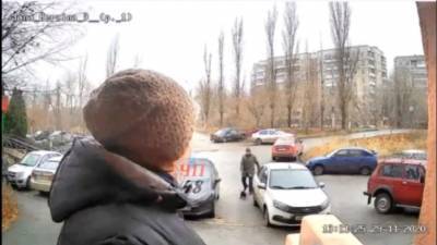 Видеокамера домофона записала момент аварии в Липецке