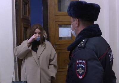Полицейские пришли в Рязанский драмтеатр для проверки масочного режима