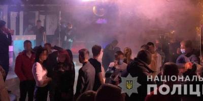 В центре Львова закрыли ночной клуб: сотня людей без масок - nv.ua