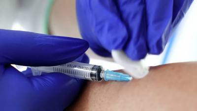 «ЭпиВакКороной» вакцинировали 50 добровольцев старше 60 лет