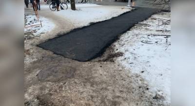 "Весь снег испачкали": в Ярославле уложили дорогу посреди льда