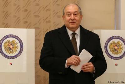 Президент Армении выступил за отставку правительства