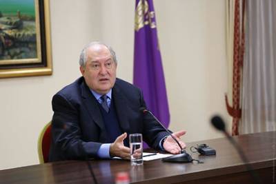 Президент Армении выступил за смену правительства