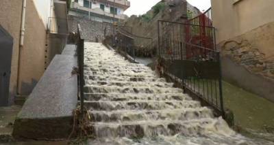 Потоки грязной воды, горы мусора и транспортный коллапс: наводнение на Сардинии