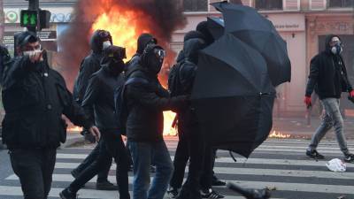 «Президент оказался между двух огней»: к чему могут привести протесты во Франции из-за законопроекта о правоохранителях