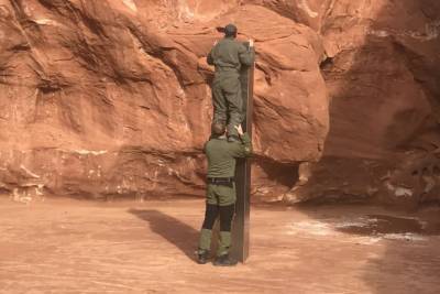 Загадочный обелиск, найденный в пустыне штата Юта, пропал так же внезапно, как и появился