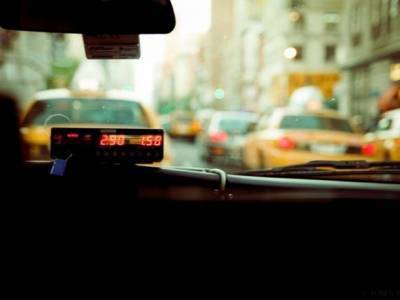 Таксист подрался с пассажирами на Петроградке