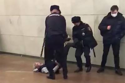 Полиция задержала дебошира в московском метро