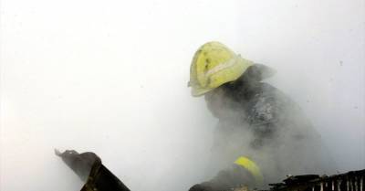 Рига: пожарные спасли человека из задымленной квартиры