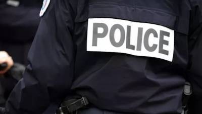 Во французском Авиньоне мужчина с ножом кинулся на полицейских