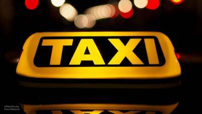 Пассажирка такси "заплатила" за поездку по Петербургу 140 тыс. рублей