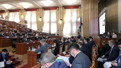 Канат Исаев - Парламент Киргизии одобрил снижение избирательного порога для партий - iz.ru - Киргизия