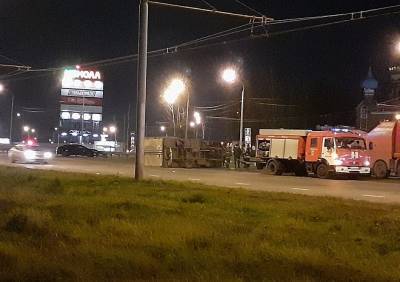 У «М5 Молла» после столкновения с легковушкой перевернулся грузовик - ya62.ru - Рязань
