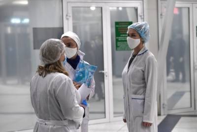 Иркутская область планирует продлить выплаты медикам за борьбу с COVID-19