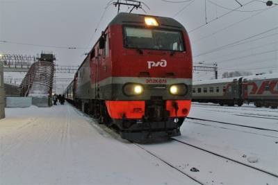 На Урале из-за обрыва линии электропередач задержались 16 поездов. Началась проверка