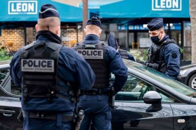Ходил с угрожающим видом: В центре Парижа задержали мужчину с мачете