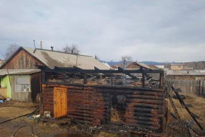 В Бурятии горевшая баня чуть не спалила жилой дом
