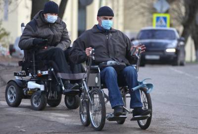 Полностью парализованному инвалиду суд отказал в предоставлении специальной коляски