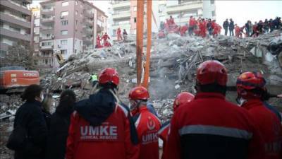 В Турции число жертв разрушительного землетрясения возросло до 69