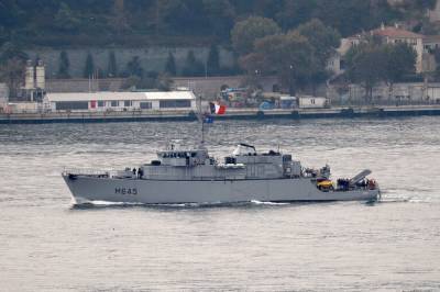 Ударная сила НАТО вошла в Черное море: яркие кадры