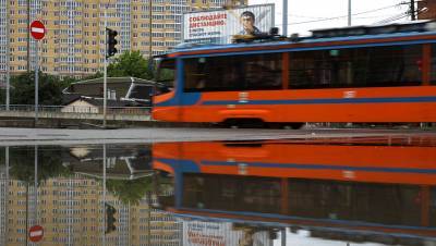 Вагон трамвая сошел с путей на востоке Москвы