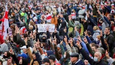 Силовики разогнали протестующих в Минске светошумовыми гранатами и резиновыми пулями: почти 200 задержанных