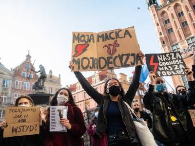 Посольство Польши в Москве пикетируют из-за запрета абортов по показаниям