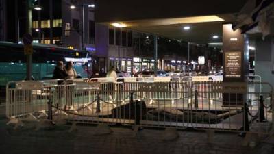 Из-за угрозы вандализма мемориал Ицхака Рабина в Тель-Авиве обнесли ограждением