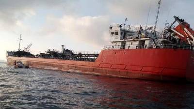 Троих моряков не могут найти после взрыва на танкере в Азовском море