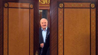 Лукашенко заявил, что силовики уверенно контролируют обстановку