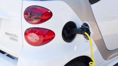 Цены на электромобили сравняются с традиционными авто к 2024 году