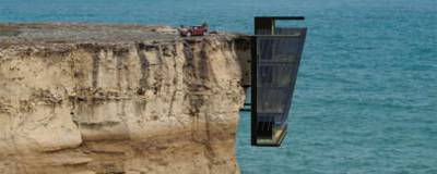 В Австралии создали проект дома, «висящего» на скале над океаном
