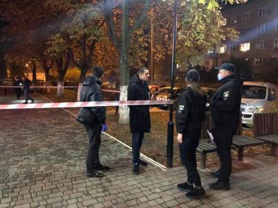 На Прикарпатье мужчина стрелял на улице, есть раненые